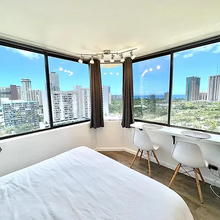 Hawaiian Monarch Ocean & Canal View - Newly Renovated - Waikiki Studio